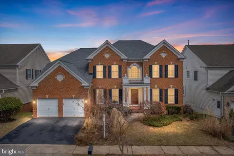 102 Deep Trail Ln, Rockville, MD 20850