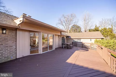 Exterior - 10105 Ormond Rd, Potomac, MD 20854 photo 4 of 6