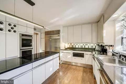 Kitchen - 10105 Ormond Rd, Potomac, MD 20854 photo 2 of 3
