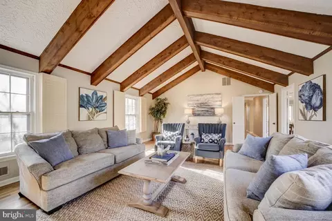 Living - 10105 Ormond Rd, Potomac, MD 20854 photo 4 of 5