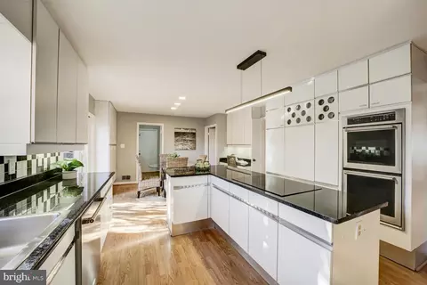Kitchen - 10105 Ormond Rd, Potomac, MD 20854 photo 3 of 3