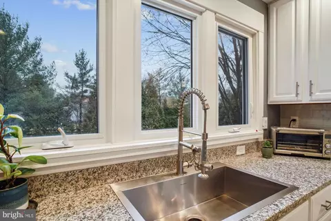 Kitchen - 9 Haller Ct, Poolesville, MD 20837 photo 4 of 5