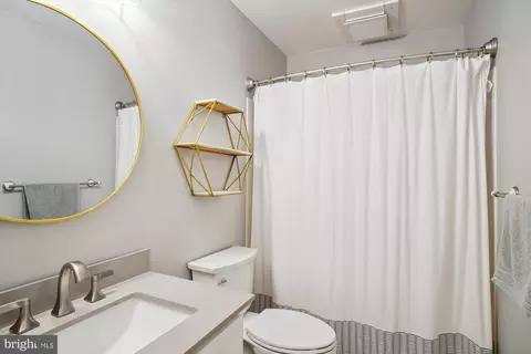 Bath - 9 Haller Ct, Poolesville, MD 20837 photo 5 of 6