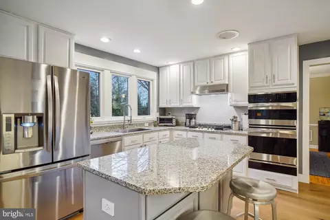 Kitchen - 9 Haller Ct, Poolesville, MD 20837 photo 3 of 5
