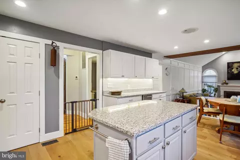 Kitchen - 9 Haller Ct, Poolesville, MD 20837 photo 2 of 5