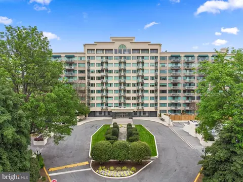 5450 Whitley Park Ter #111, Bethesda, MD 20814