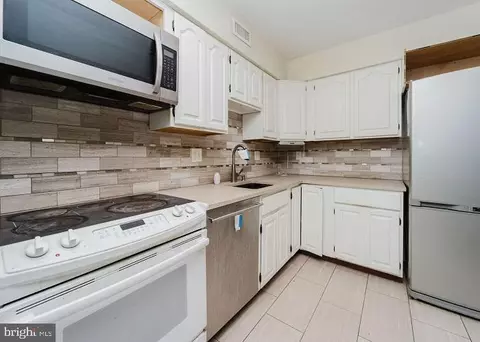 3930 Tynewick Dr #8, Silver Spring, MD 20906 photo 9