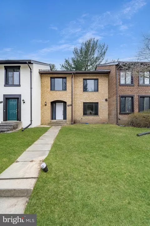9830 Dairyton Dr, Montgomery Village, MD 20886