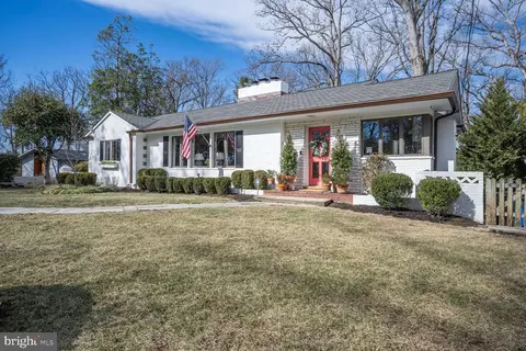 6211 Poe Rd, Bethesda, MD 20817
