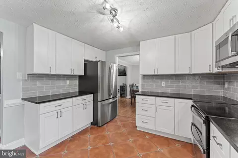 Kitchen - 13 Ivywood Ct, Silver Spring, MD 20904 photo 3 of 3