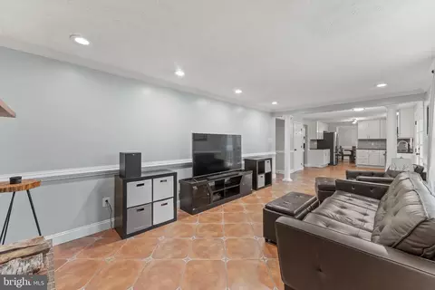 Entry Way - 13 Ivywood Ct, Silver Spring, MD 20904 photo 2 of 4