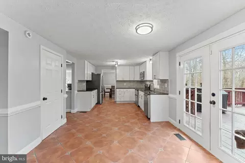 Entry Way - 13 Ivywood Ct, Silver Spring, MD 20904 photo 1 of 4