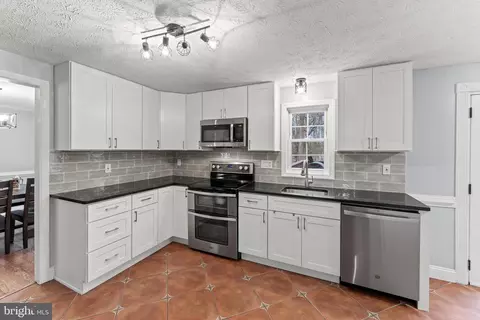 Kitchen - 13 Ivywood Ct, Silver Spring, MD 20904 photo 2 of 3