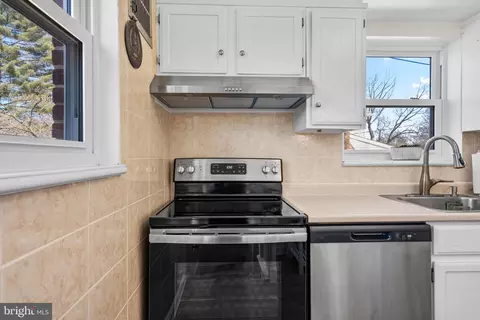 Kitchen - 2313 Homestead Dr, Silver Spring, MD 20902 photo 3 of 3