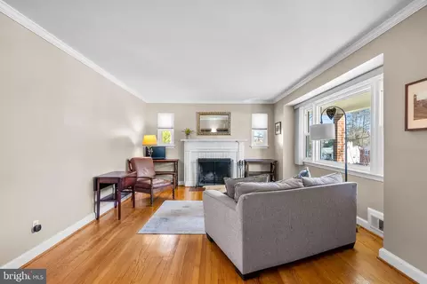 Living - 2313 Homestead Dr, Silver Spring, MD 20902 photo 1 of 6