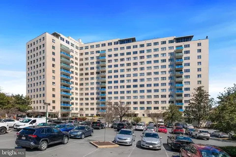 10201 Grosvenor Pl #911, Rockville, MD 20852