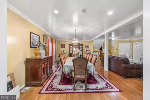 607 Valley Brook Dr, Silver Spring, MD 20904 photo 2