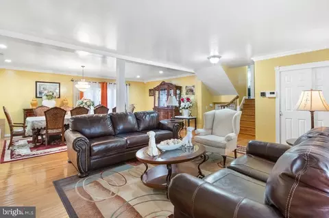 607 Valley Brook Dr, Silver Spring, MD 20904 photo 3