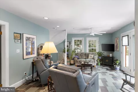 130 Hilltop Rd, Silver Spring, MD 20910 photo 18