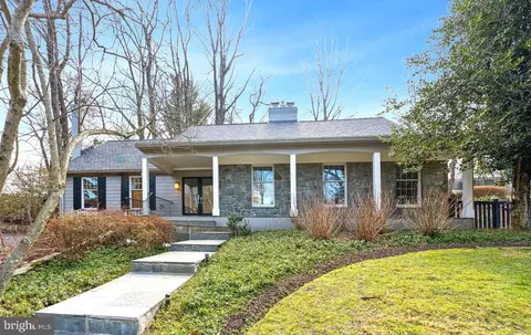 7710 Cindy Ln, Bethesda, MD 20817