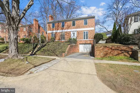 6311 Kenhowe Dr, Bethesda, MD 20817