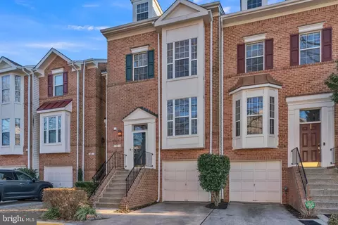 32 Dawn View Ct, Silver Spring, MD 20904