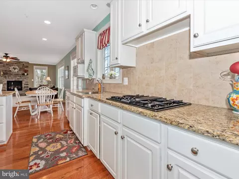 Kitchen - 20210 Bupp Rd, Poolesville, MD 20837 photo 7 of 8