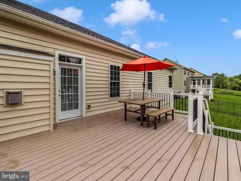 Exterior - 20210 Bupp Rd, Poolesville, MD 20837 photo 9 of 15