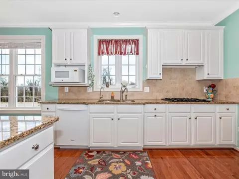Kitchen - 20210 Bupp Rd, Poolesville, MD 20837 photo 6 of 8