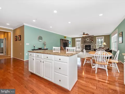 Kitchen - 20210 Bupp Rd, Poolesville, MD 20837 photo 5 of 8