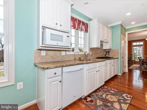 Kitchen - 20210 Bupp Rd, Poolesville, MD 20837 photo 3 of 8