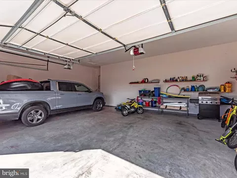 Exterior - 20210 Bupp Rd, Poolesville, MD 20837 photo 3 of 15