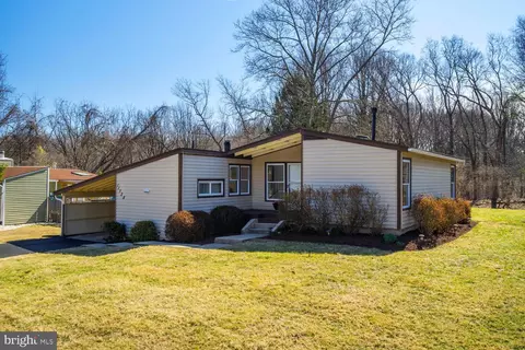 11728 Cherry Grove Dr, Gaithersburg, MD 20878