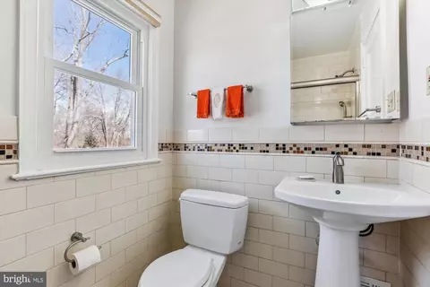 1711 Cody Dr, Silver Spring, MD 20902 photo 37