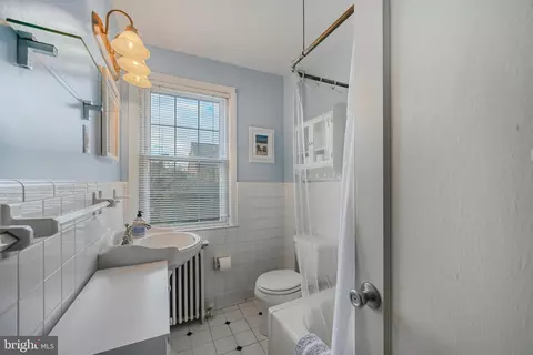 Bath - 2402 Colston Dr #204, Silver Spring, MD 20910 photo 1 of 1