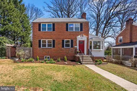 8011 Carroll Ave, Takoma Park, MD 20912