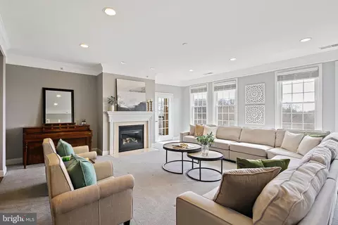 701 Fallsgrove Dr #406, Rockville, MD 20850