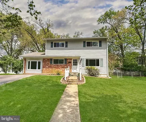 13105 Burlwood Dr, Rockville, MD 20853