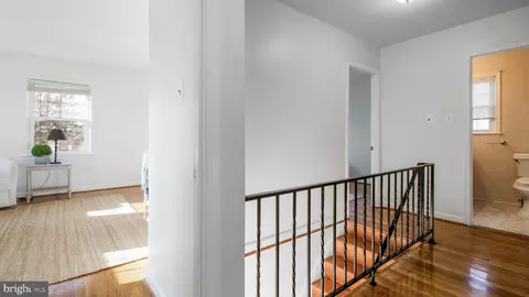 Entry Way - 2303 Chilham Pl, Potomac, MD 20854 photo 6 of 11