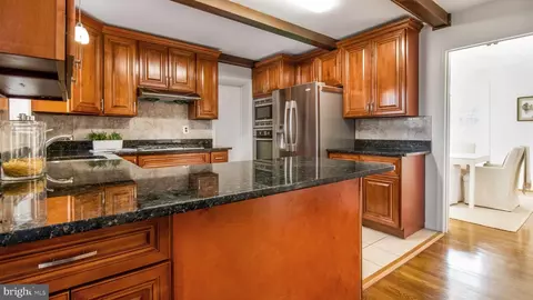 Kitchen - 2303 Chilham Pl, Potomac, MD 20854 photo 3 of 5