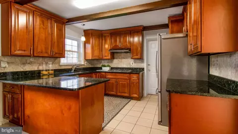 Kitchen - 2303 Chilham Pl, Potomac, MD 20854 photo 5 of 5