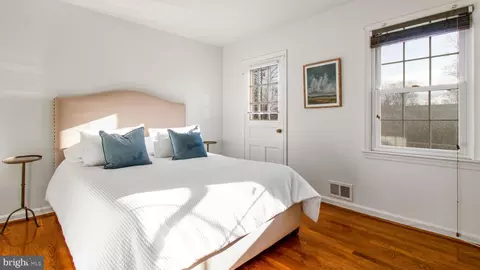 Bedroom - 2303 Chilham Pl, Potomac, MD 20854 photo 9 of 9