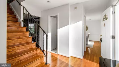 Entry Way - 2303 Chilham Pl, Potomac, MD 20854 photo 5 of 11