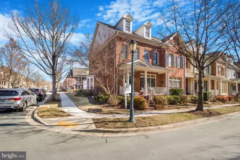814 Oak Knoll Ter, Rockville, MD 20850