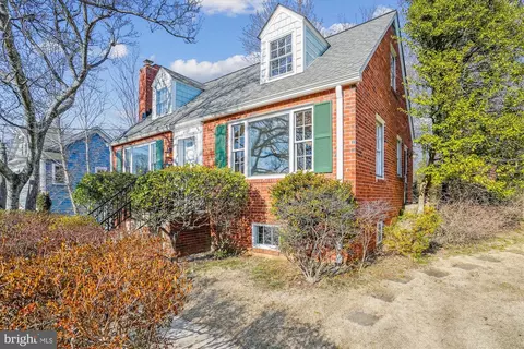 6107 Melvern Dr, Bethesda, MD 20817