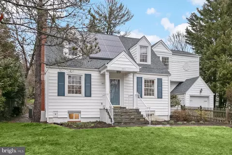 6011 Walhonding Rd, Bethesda, MD 20816
