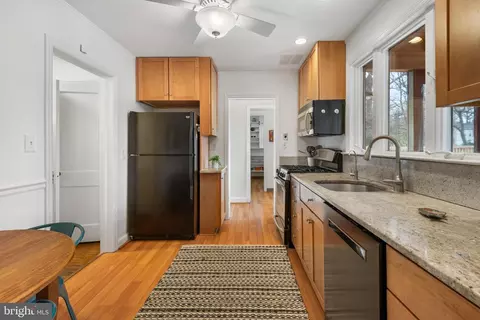 Entry Way - 9112 Walden Rd, Silver Spring, MD 20901 photo 3 of 6