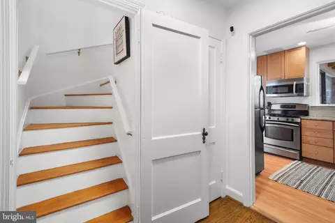 Entry Way - 9112 Walden Rd, Silver Spring, MD 20901 photo 4 of 6