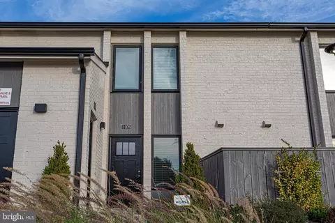 19500 Village Walk Dr #1-205, Montgomery Village, MD 20886