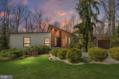 11136 Powder Horn Dr, Potomac, MD 20854
